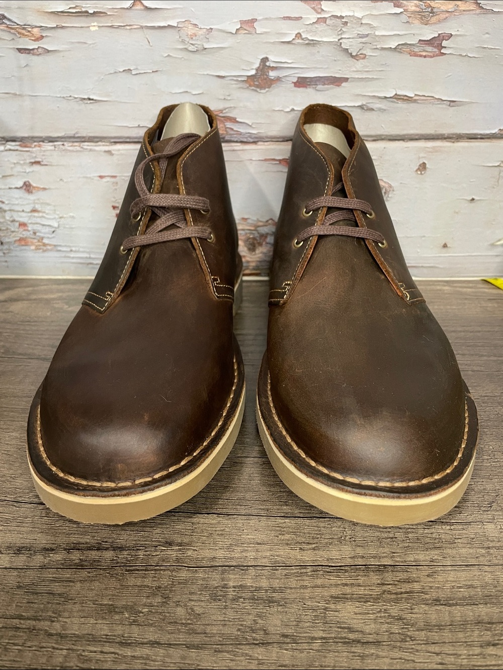 Clarks Brown beeswax Leather Chukka Boots with Crepe-Style Sole. NWOT.